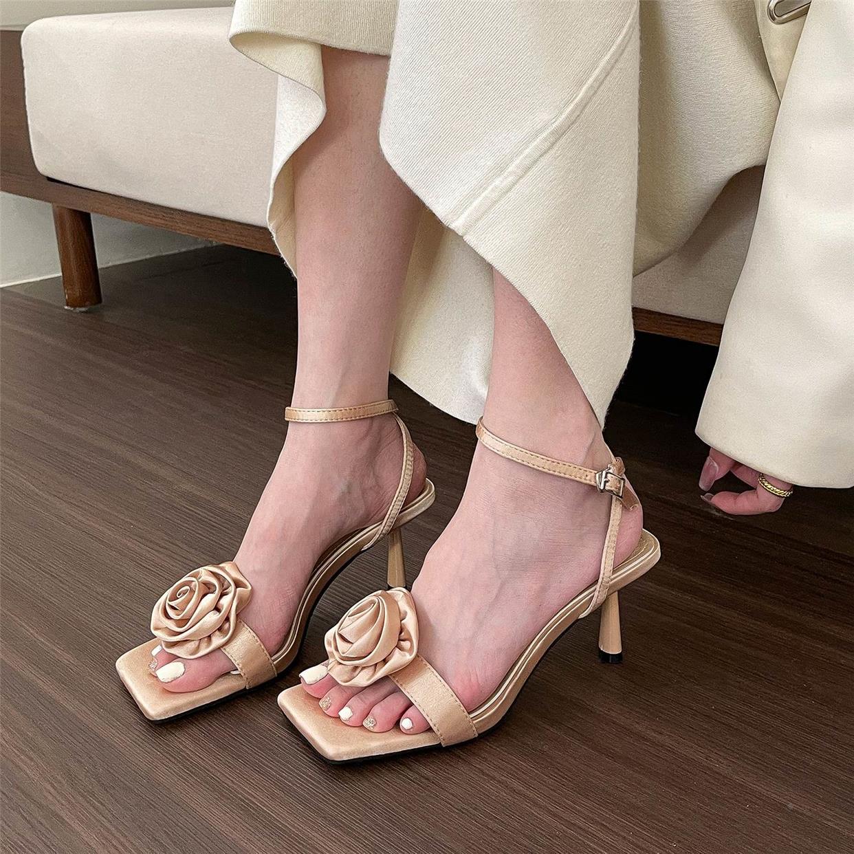 Square toe flower strap stiletto high heels