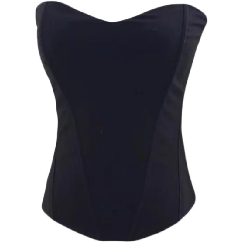Slim hot girl wears three-dimensional fishbone tube top