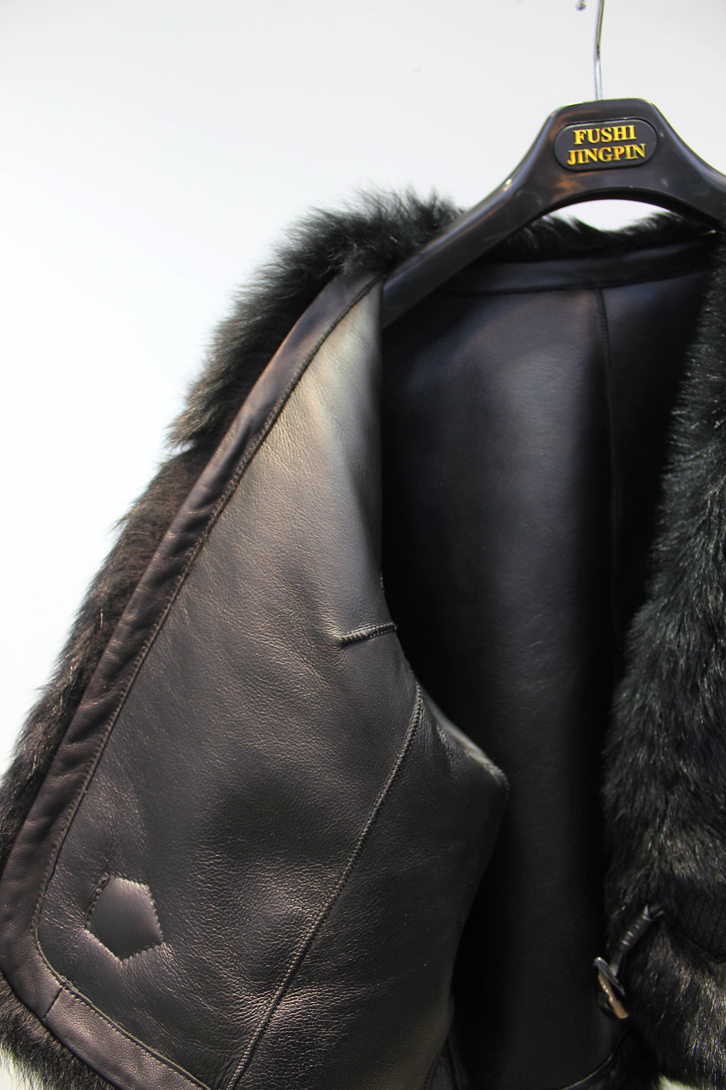 Imported Tuscan leather V-neck contrasting style fur jacket