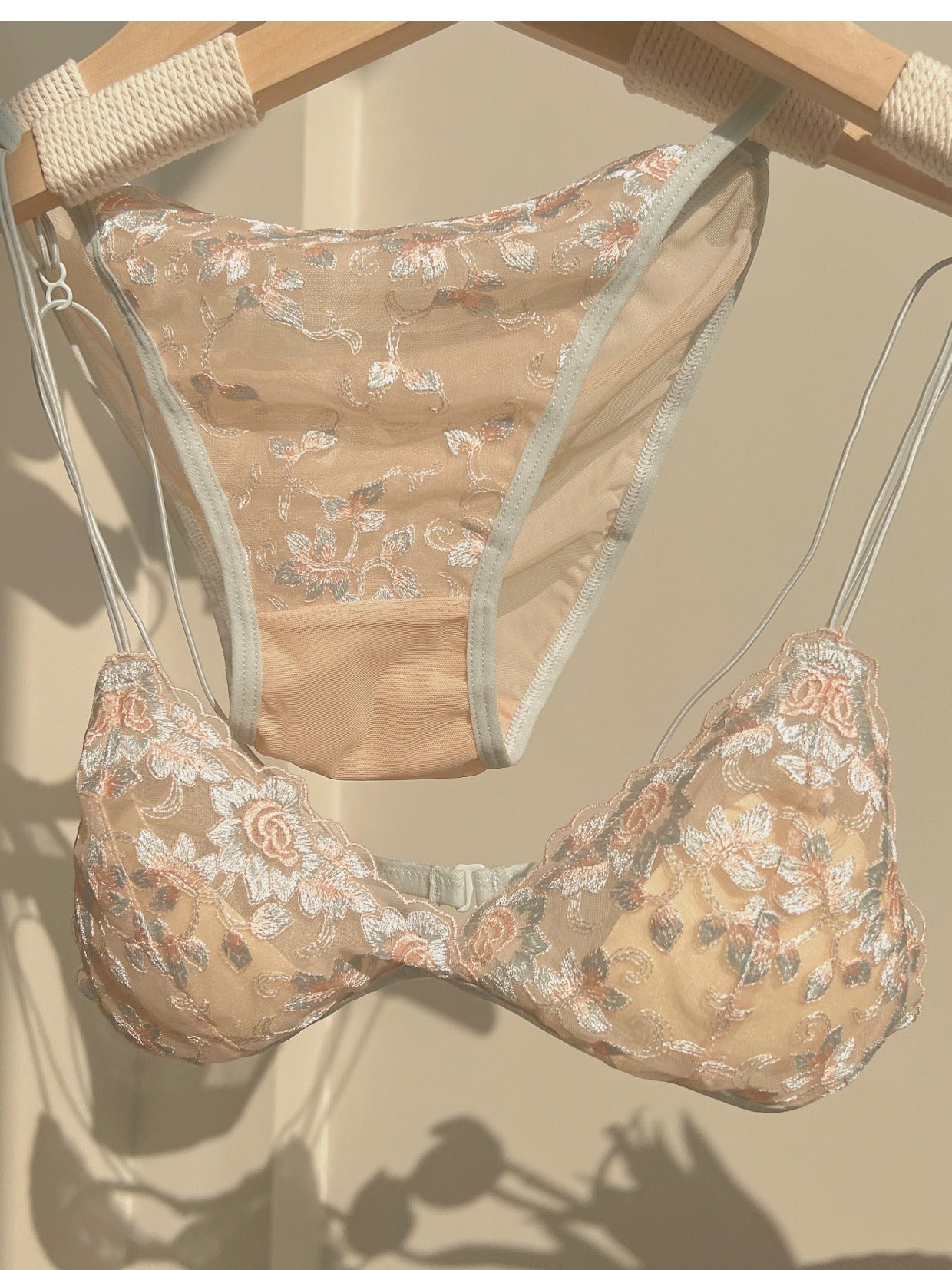 French embroidery flower triangle cup bra