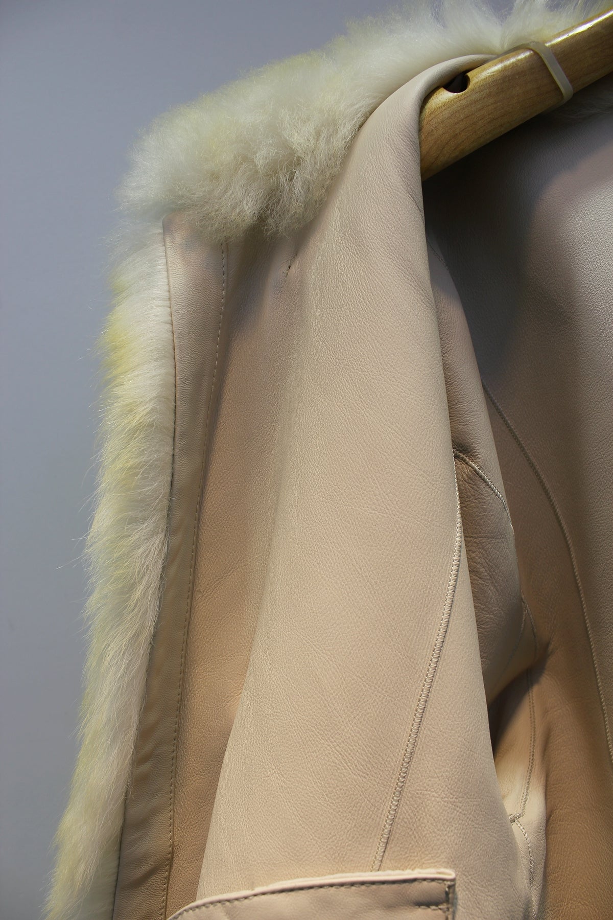 Spanish Tuscan sheepskin one-piece horn buckle short fur