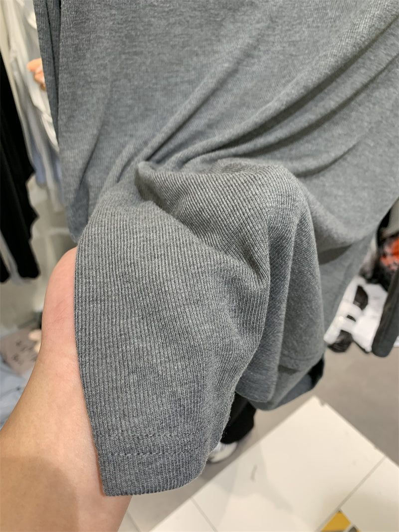 V-neck long-sleeved T-shirt