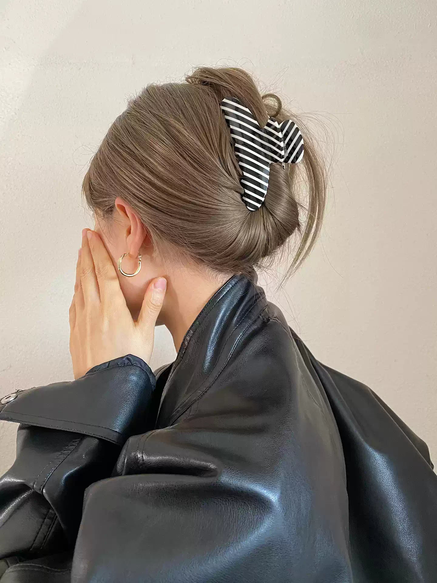 Big Clip in Licorice Candy Stripe
