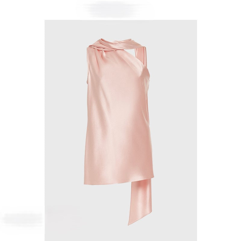 French halterneck top with ladylike temperament