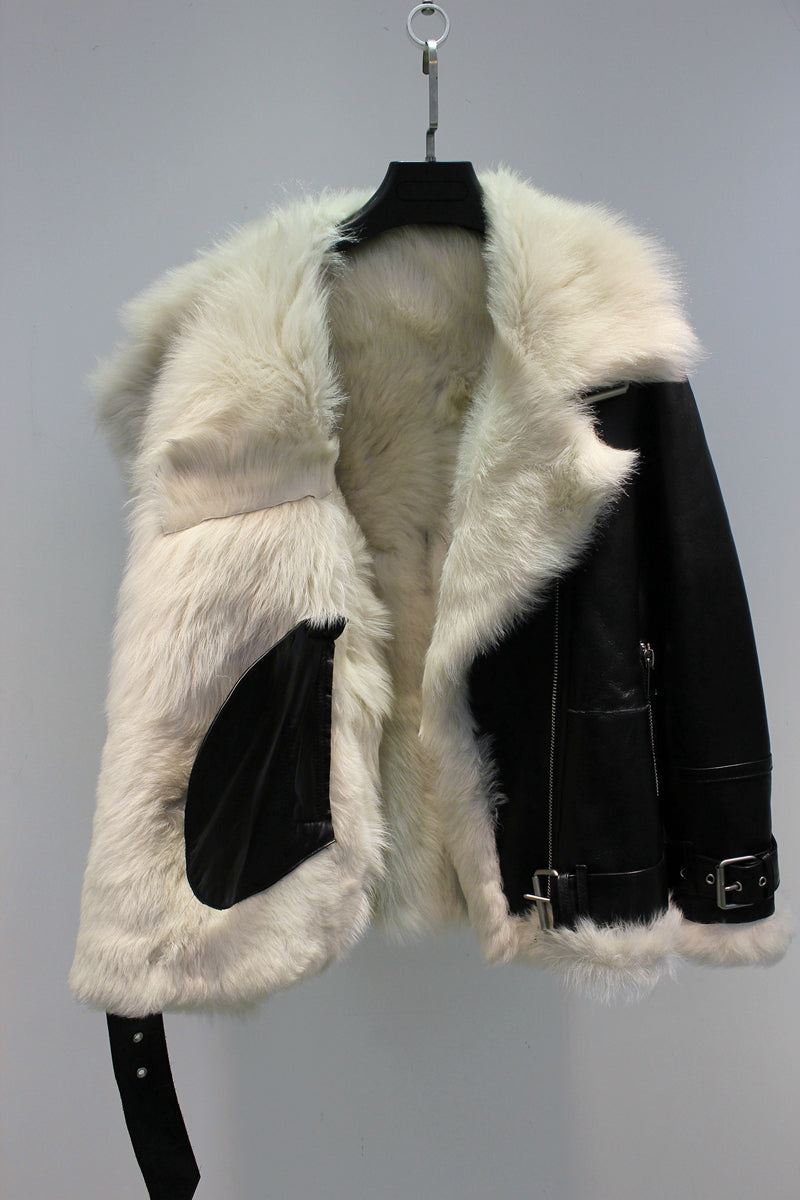 High quality genuine Tuscan fur one-piece glossy silhouette motorcycle jacket