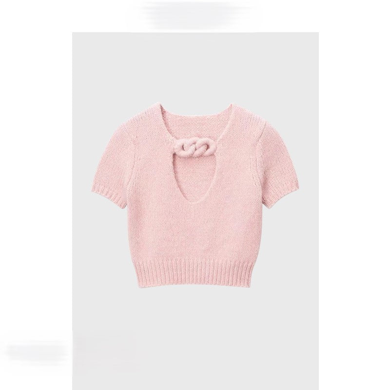 Short pink knitted sweater