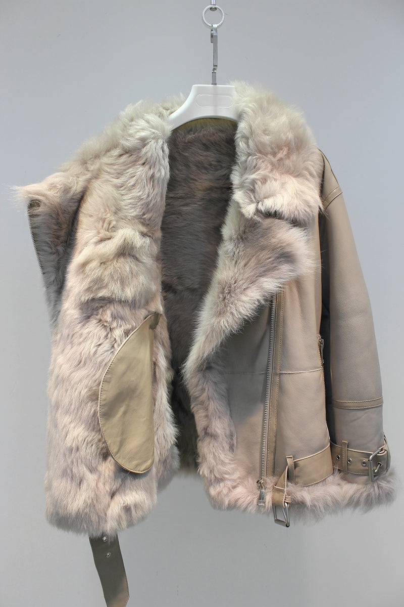 High quality genuine Tuscan fur one-piece glossy silhouette motorcycle jacket
