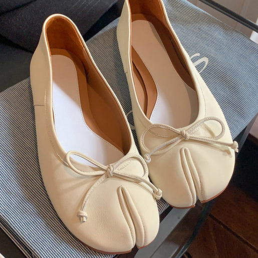 Sheepskin split-toe shoes