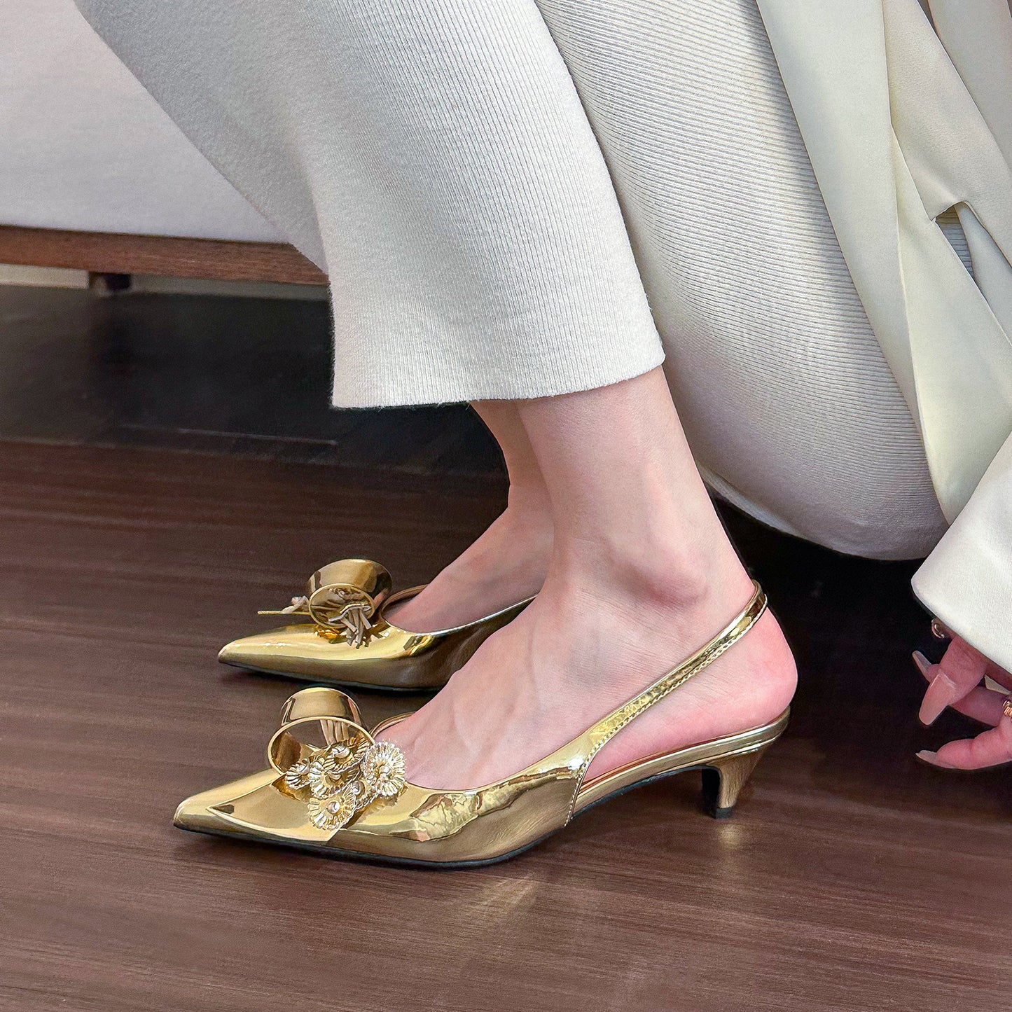 Pointed toe floral sandals