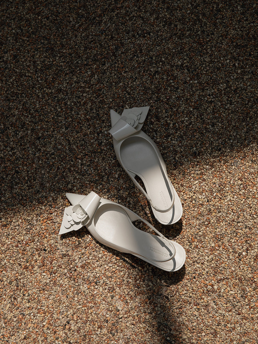 Pointed toe, shallow mouth and hollow back genuine leather thick heel sandals