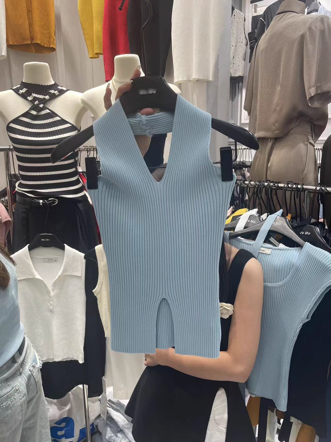 V-neck halter neck slit knit vest top