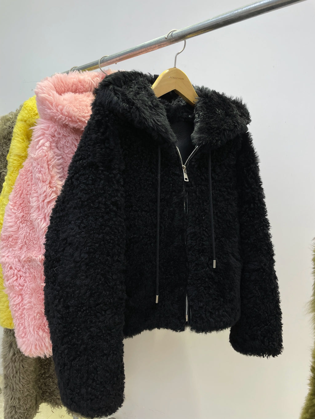 Lmported sheepskin one-piece bear hooded short coat