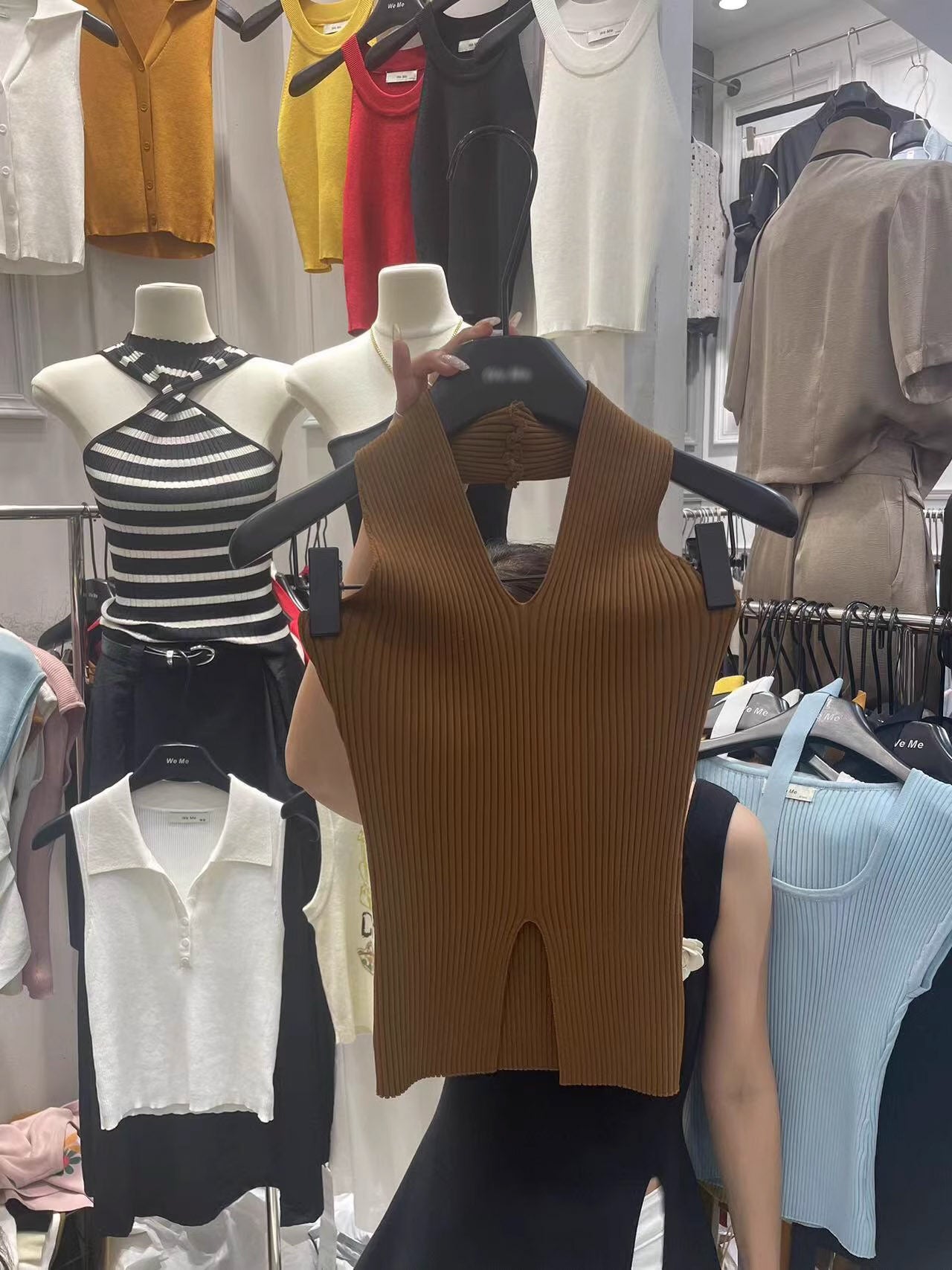 V-neck halter neck slit knit vest top
