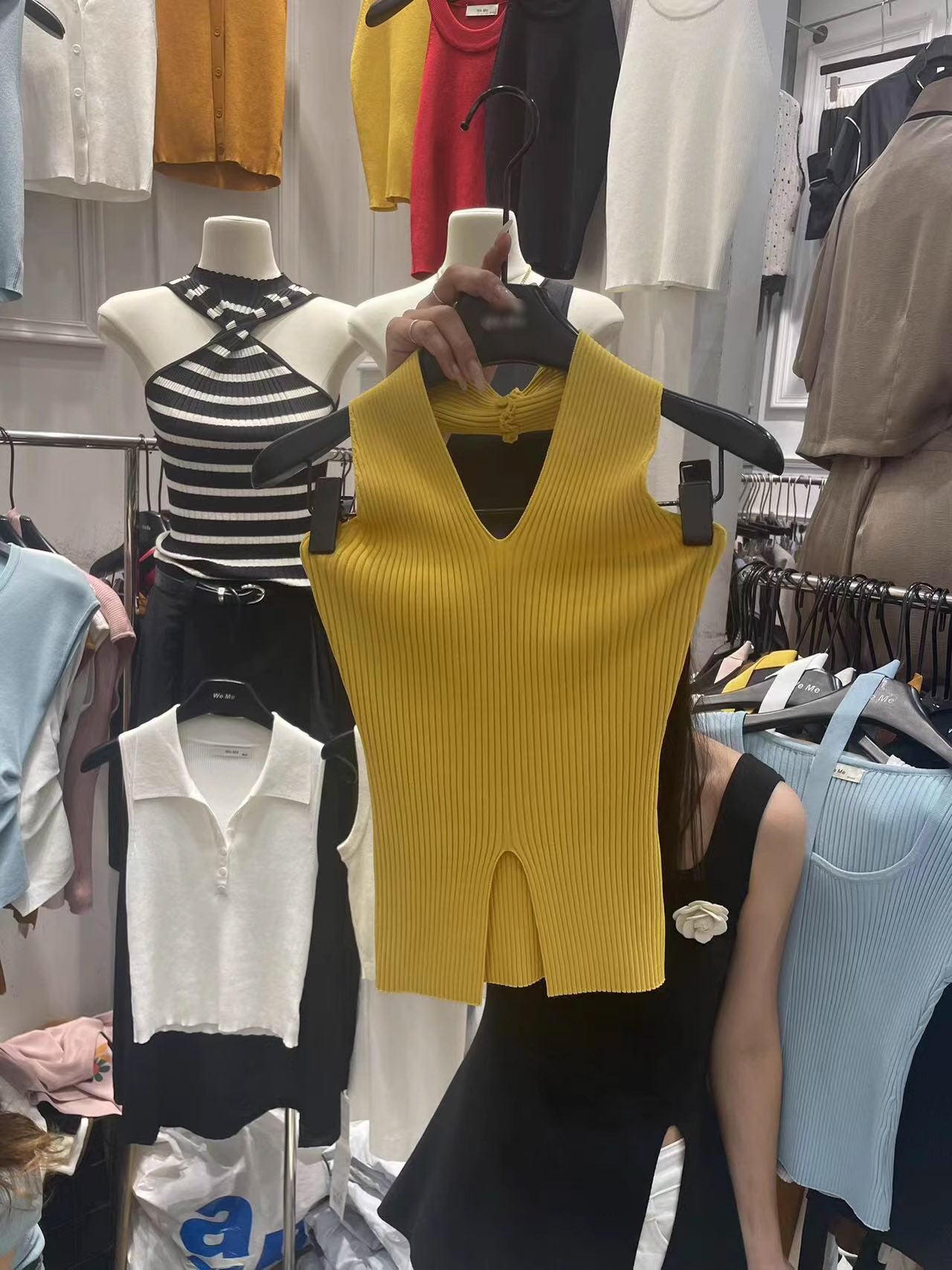 V-neck halter neck slit knit vest top