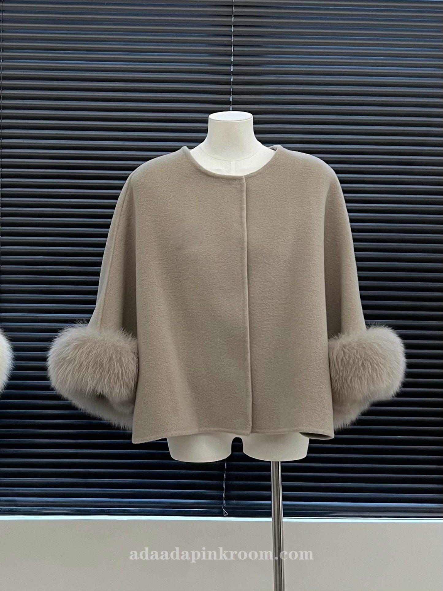 Fox fur cape short coat