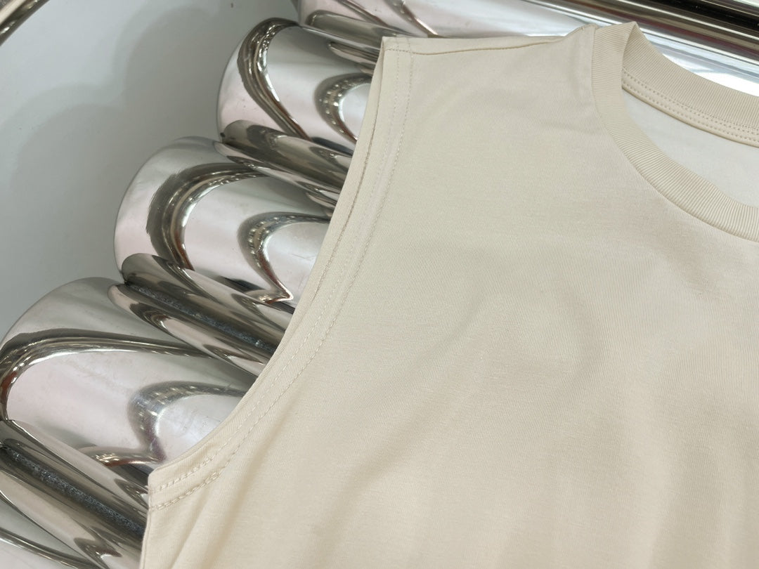 Minimalist round-neck sleeveless long dress