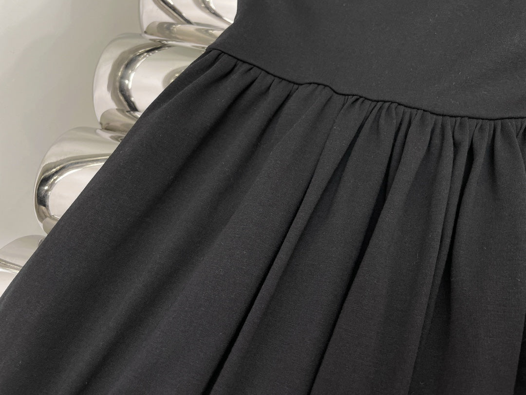 Minimalist round-neck sleeveless long dress