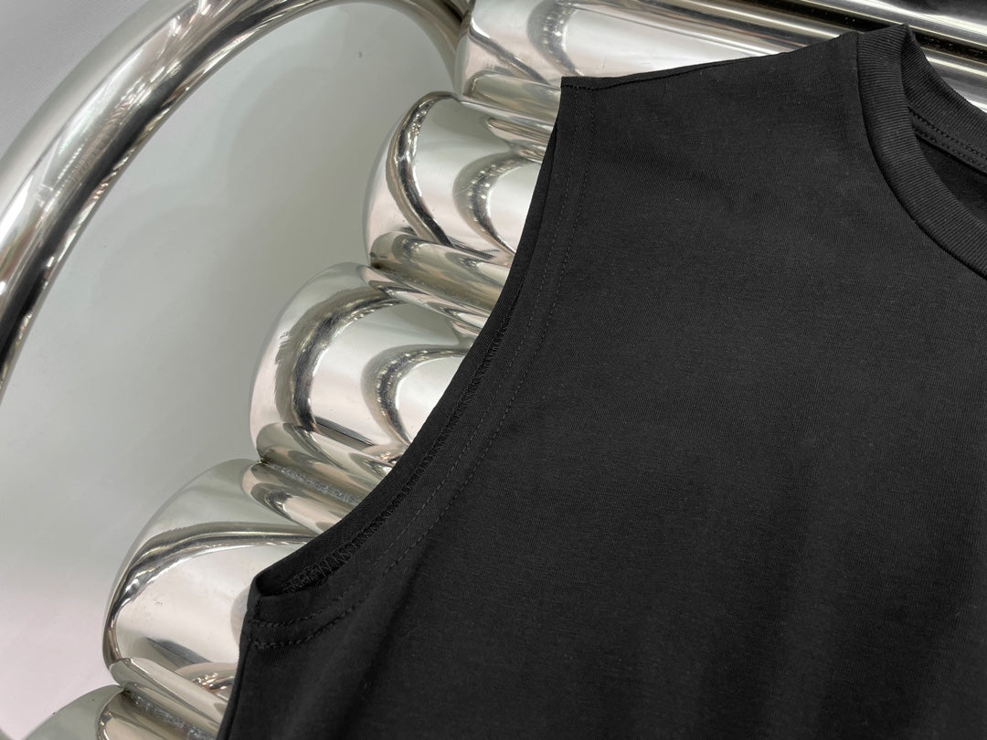 Minimalist round-neck sleeveless long dress