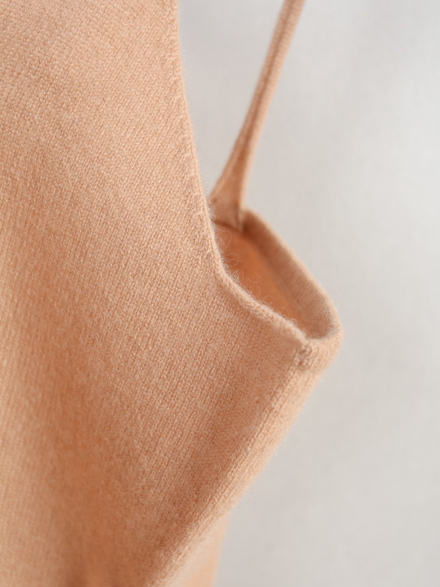 Cashmere V-neck seamless knitted camisole