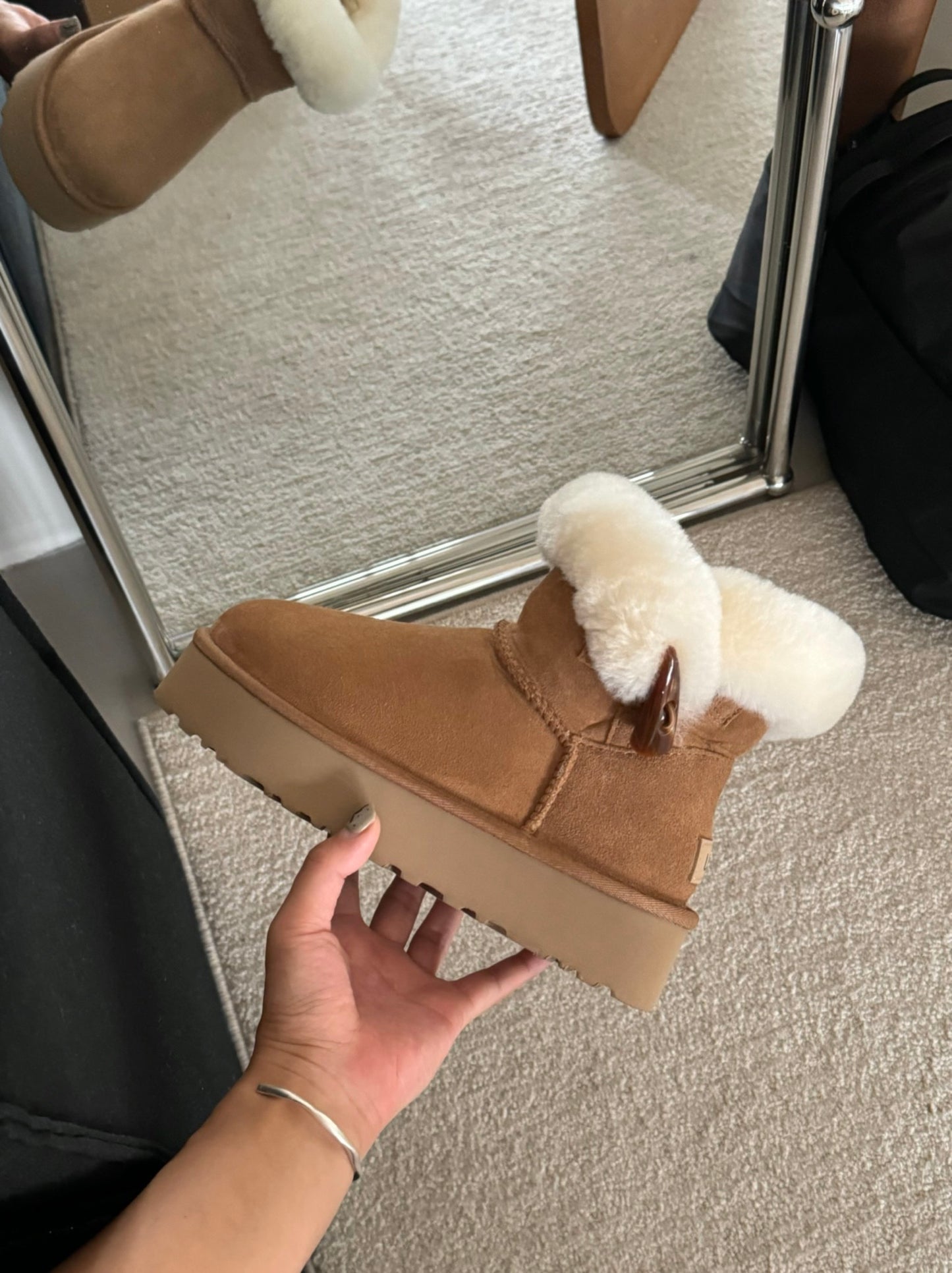 Horn buckle fur boots