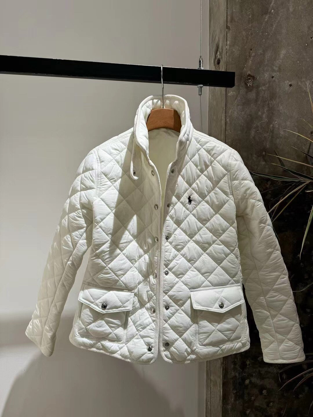 White slim-fit jacket,