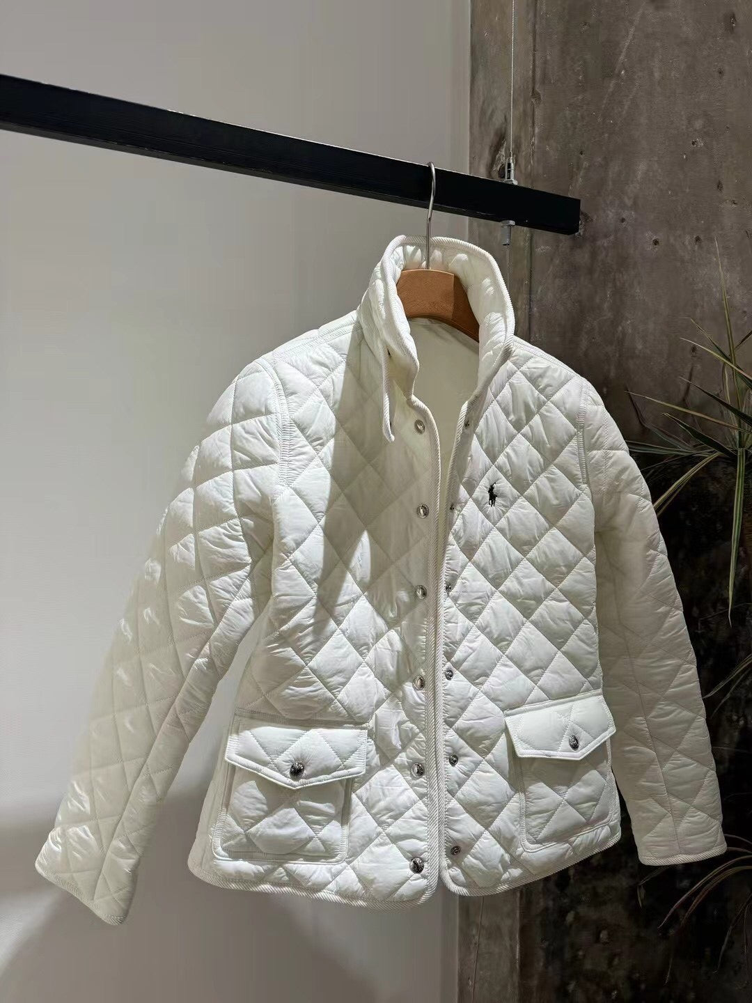 White slim-fit jacket,