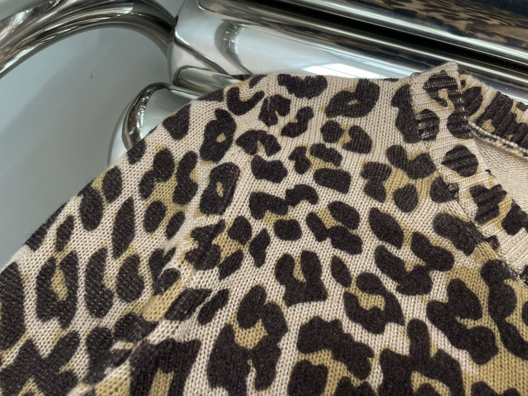 Leopard jacquard knit cardigan