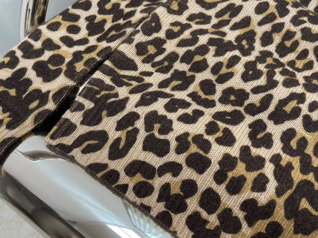 Leopard jacquard knit cardigan