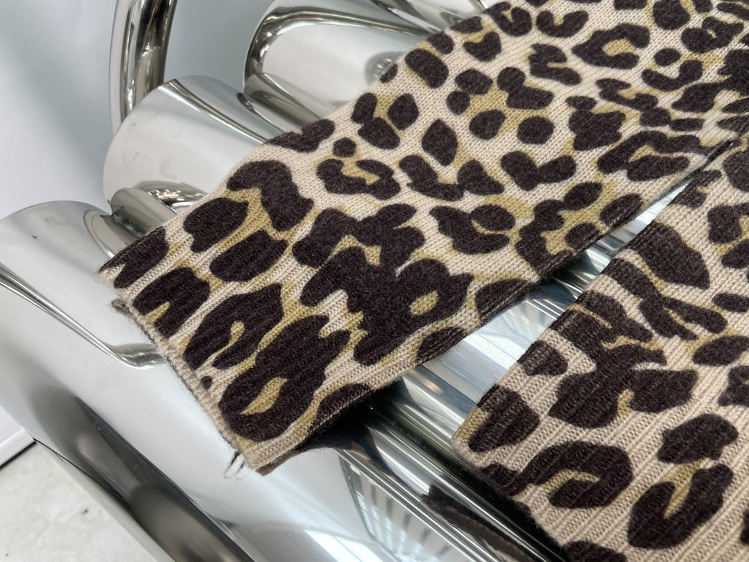 Leopard jacquard knit cardigan