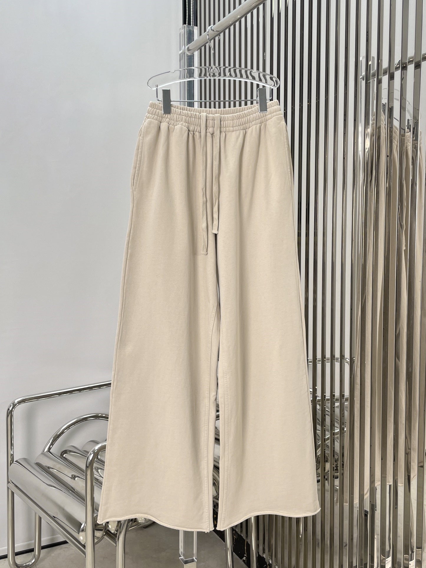 Lettering embroidered pants