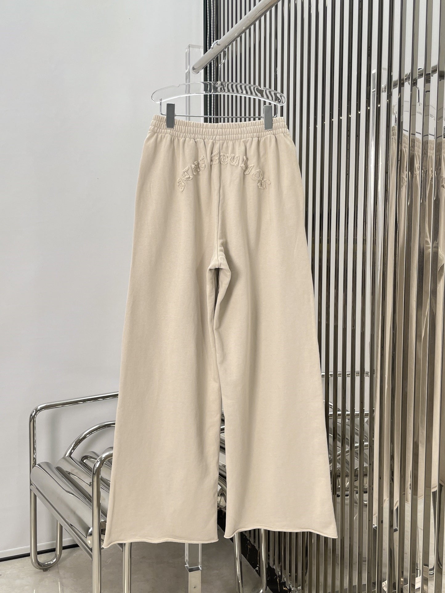 Lettering embroidered pants
