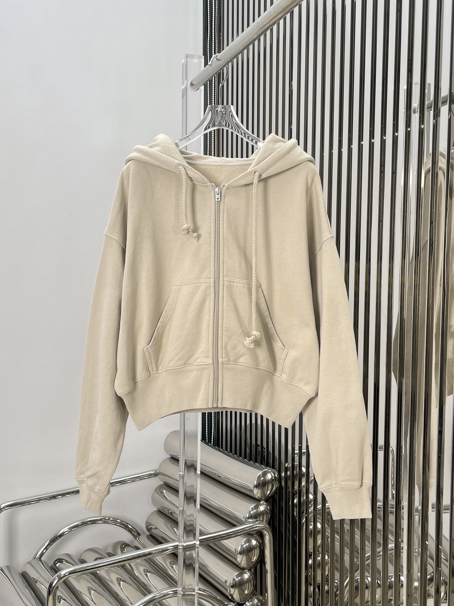 Lettering embroidered sweatshirt