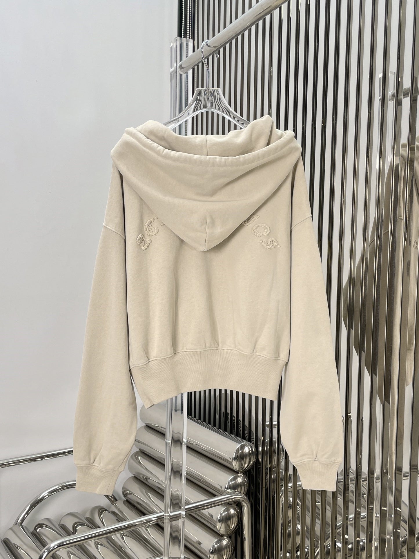 Lettering embroidered sweatshirt