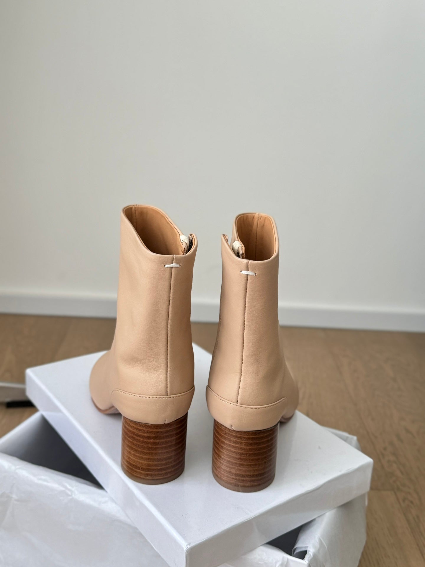 Sheepskin tabi shoes