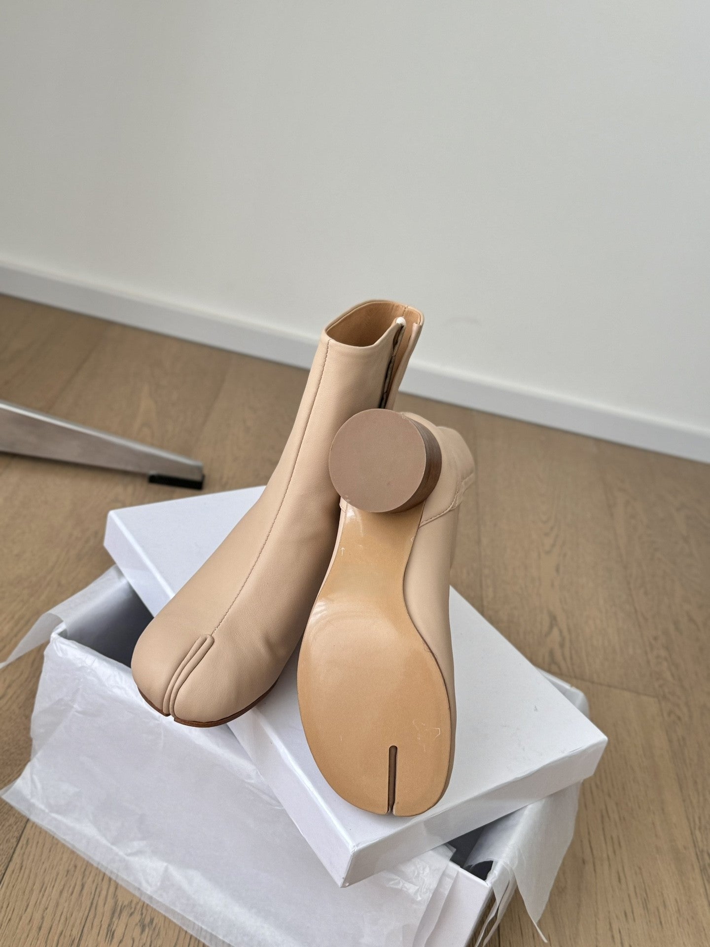 Sheepskin tabi shoes