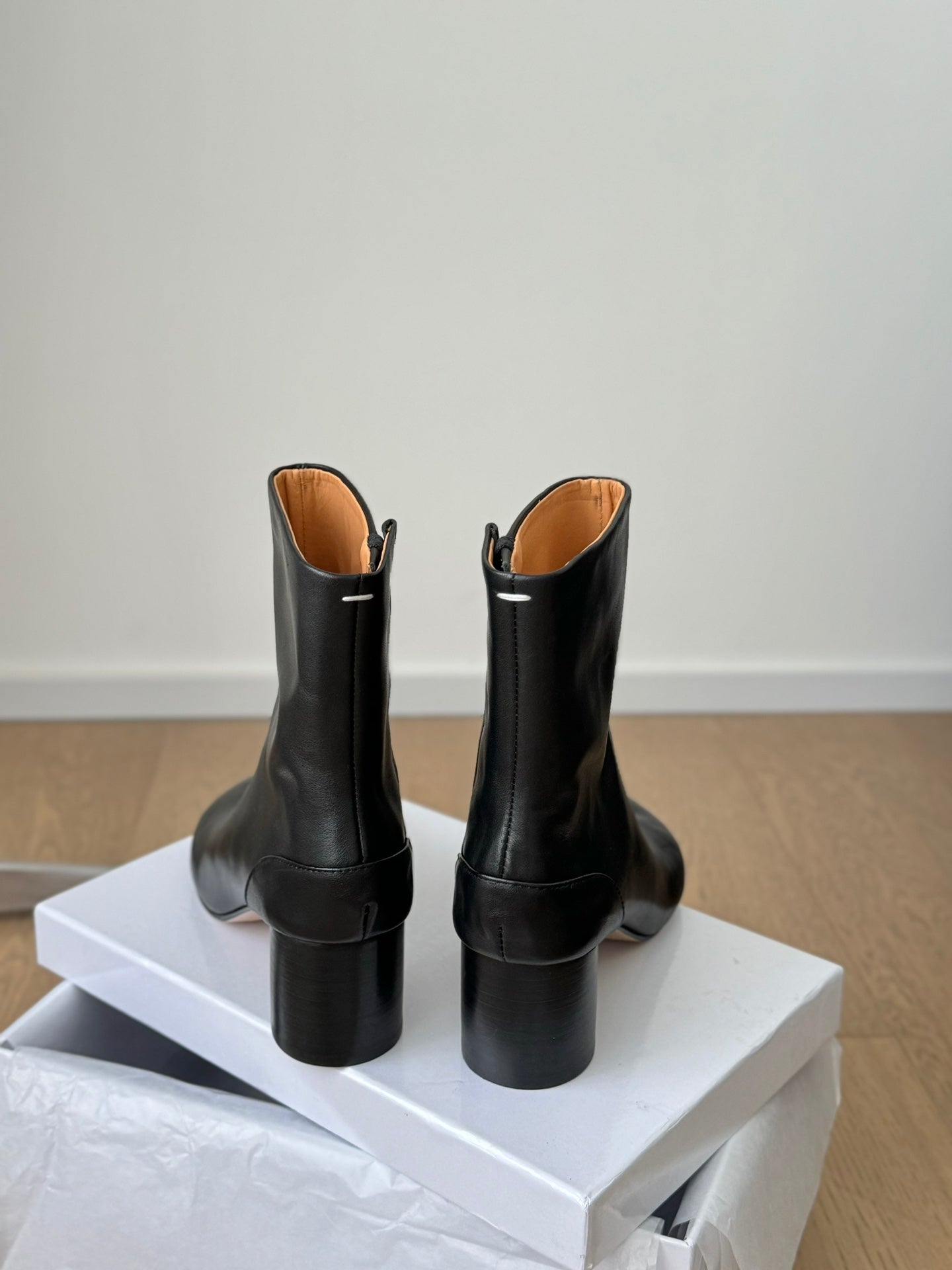 Sheepskin tabi shoes