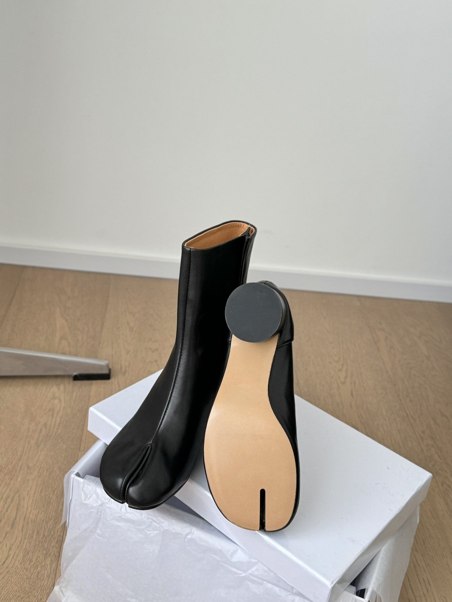 Sheepskin tabi shoes