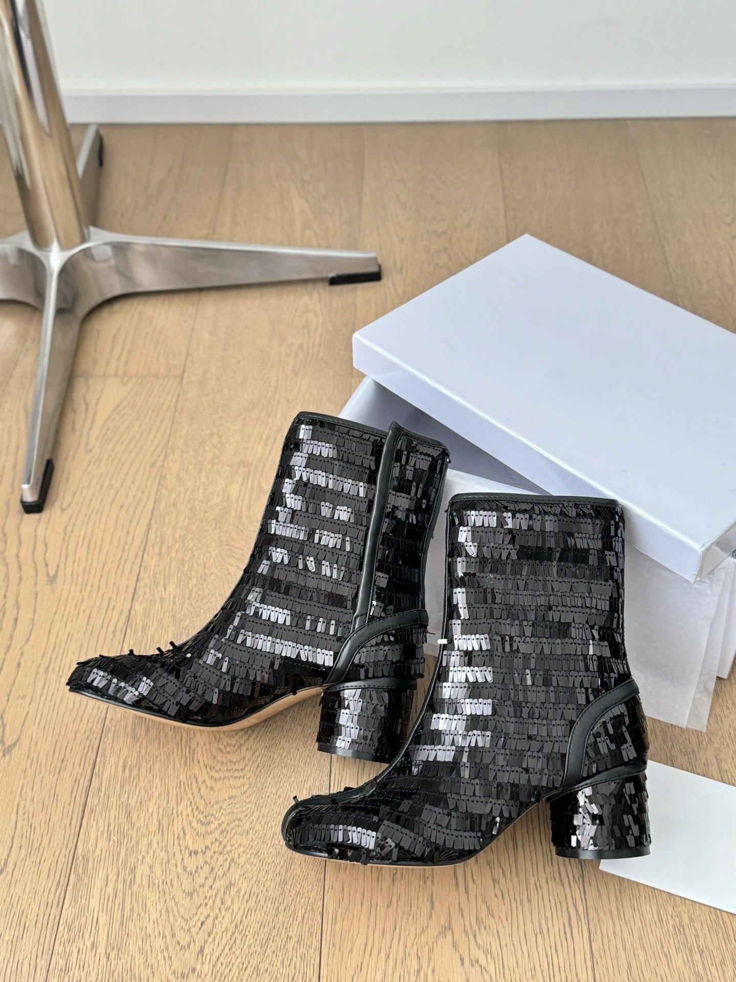 Sheepskin tabi shoes