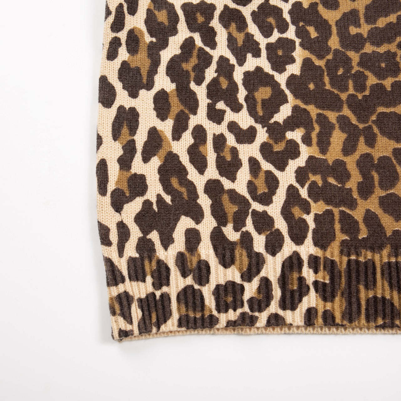Leopard print knitted vest