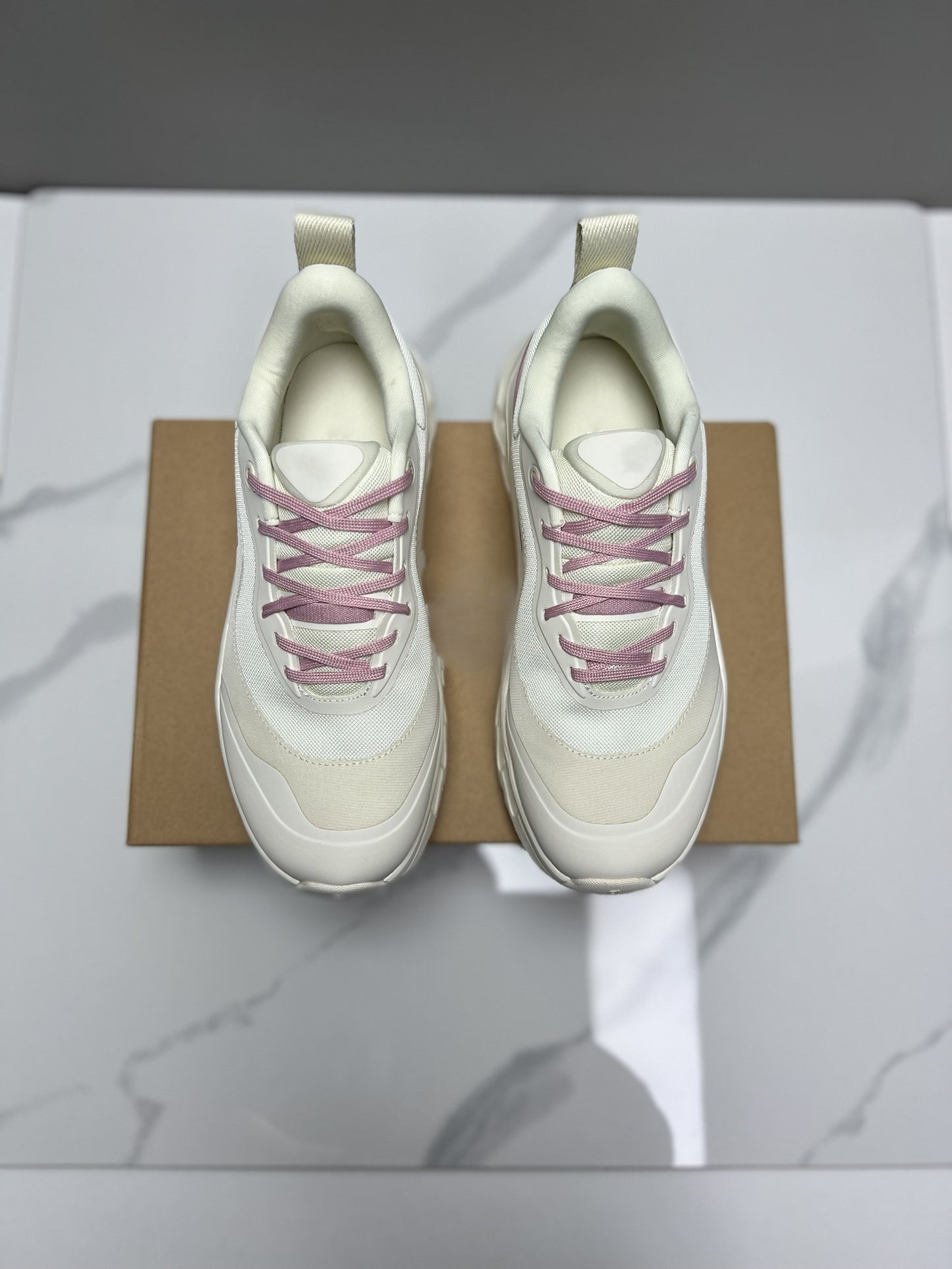 Casual sports running shoes