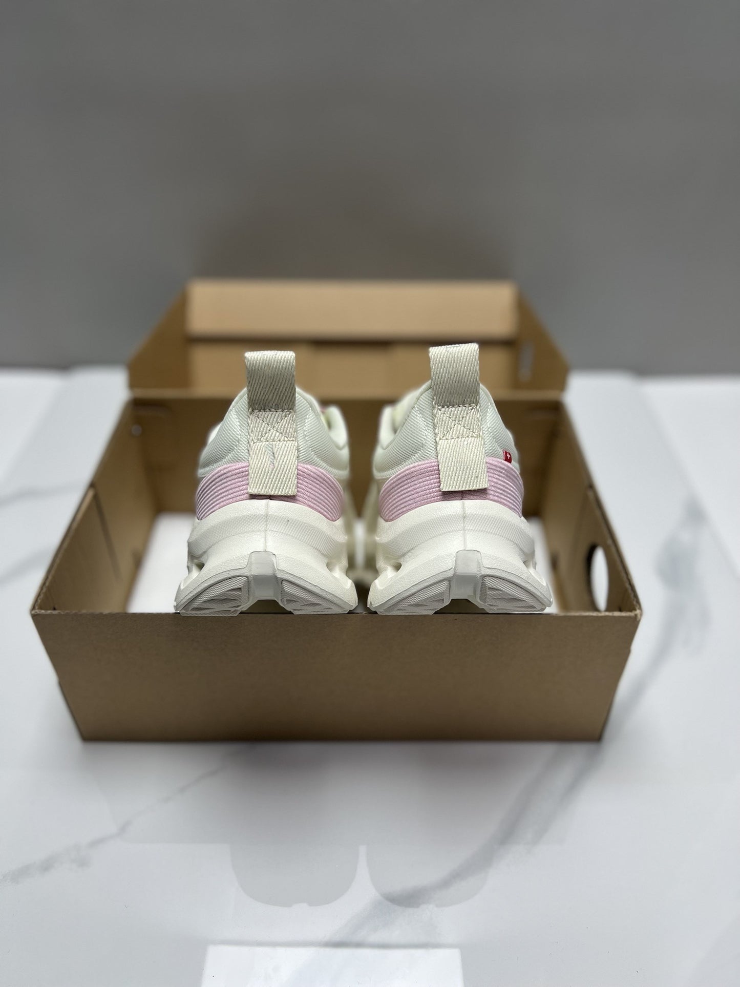 Casual sports running shoes