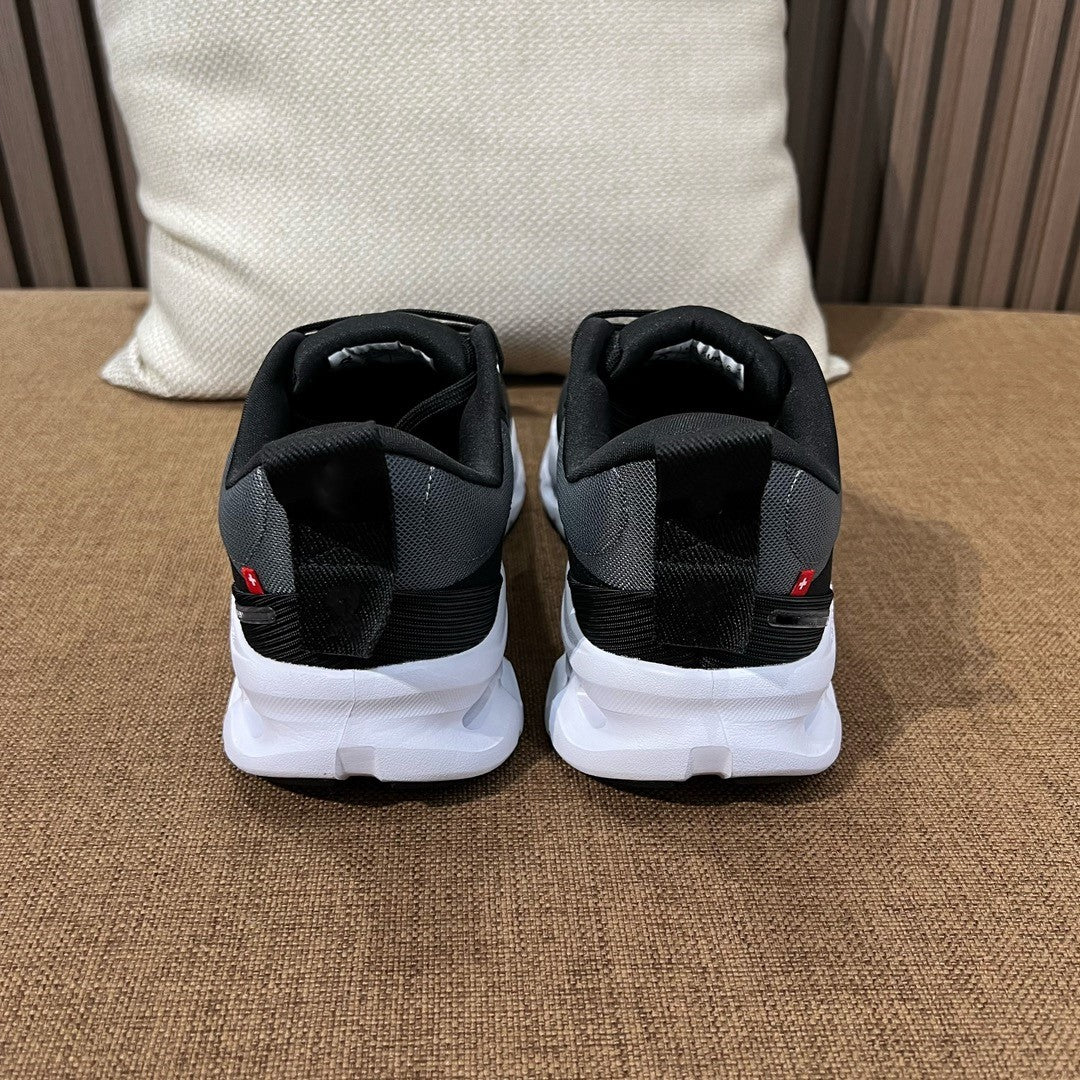 Casual sports running shoes