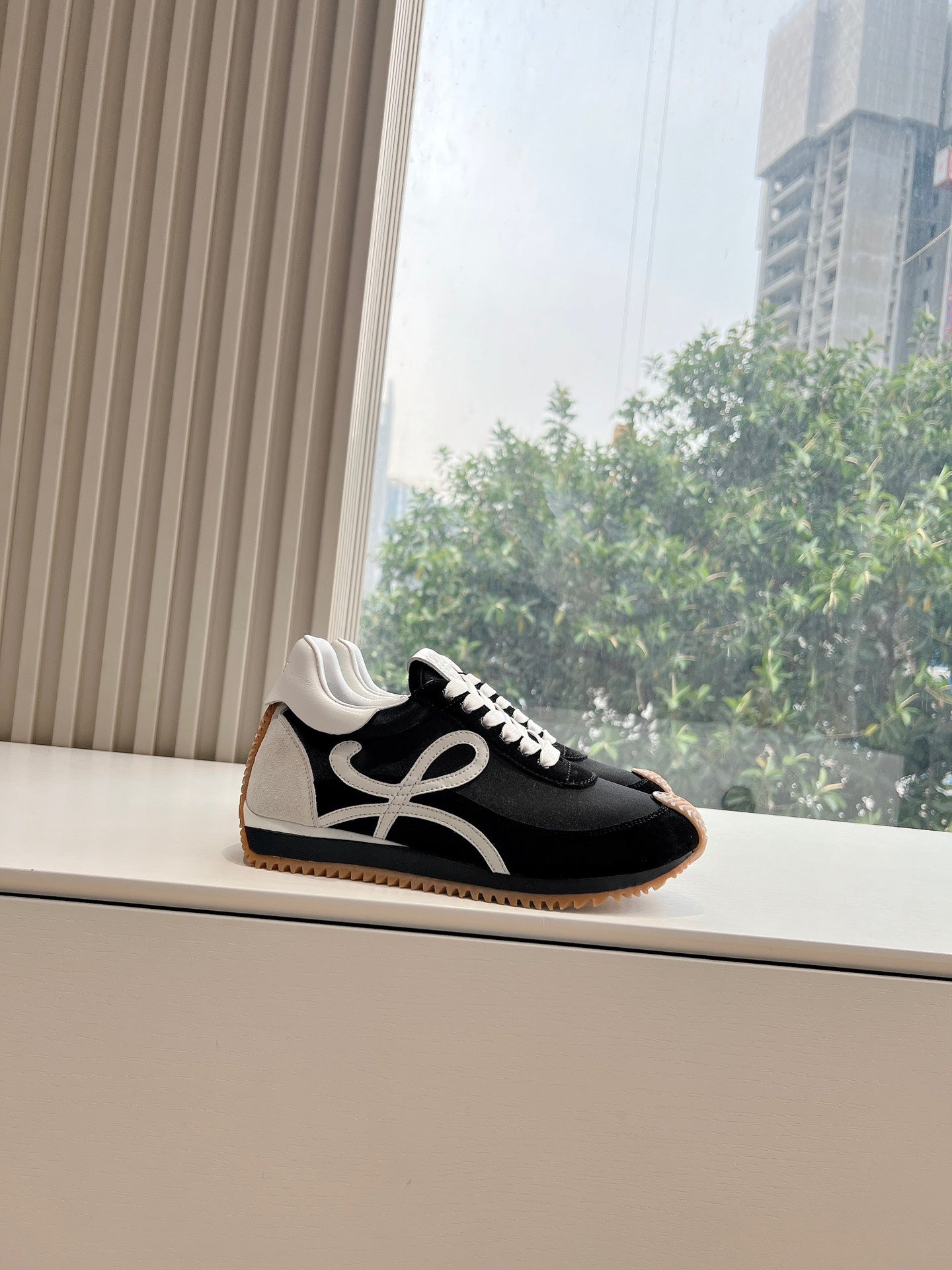 Colorblocked Dexterity Shoes
