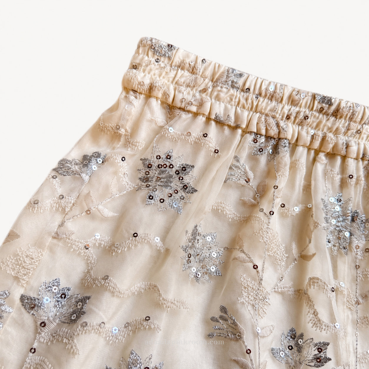 MOON FLOWER EMBROIDERED SHORTS