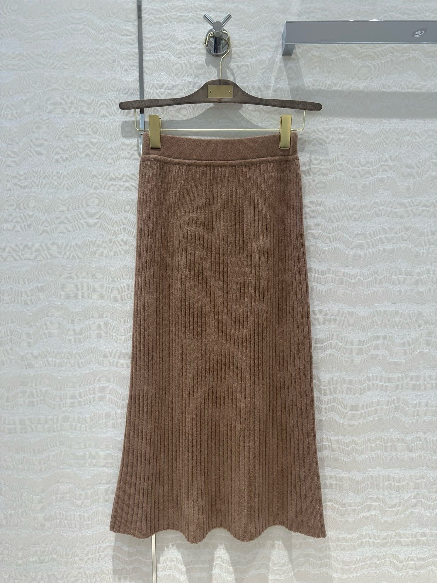 Cashmere cardigan skirt set