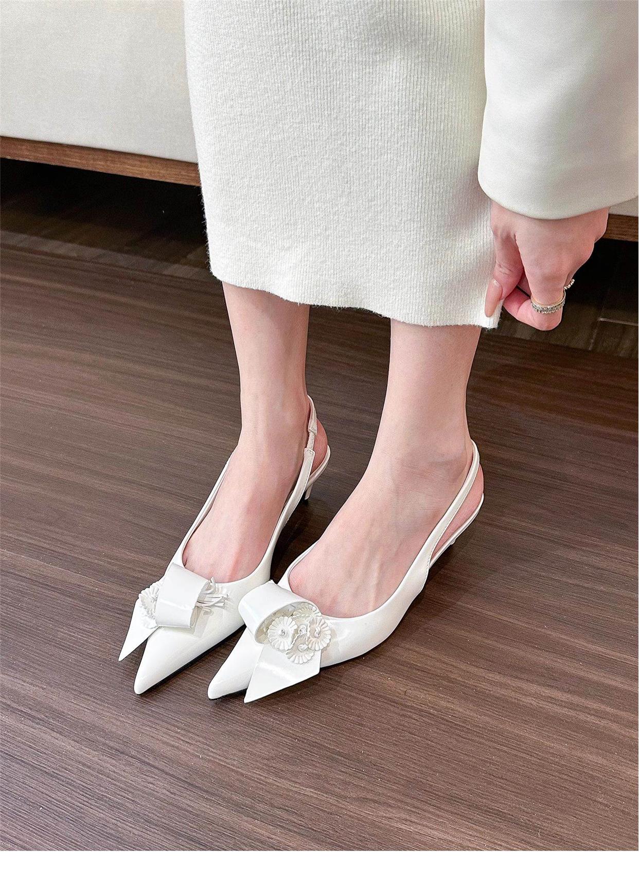 Pointed toe floral sandals