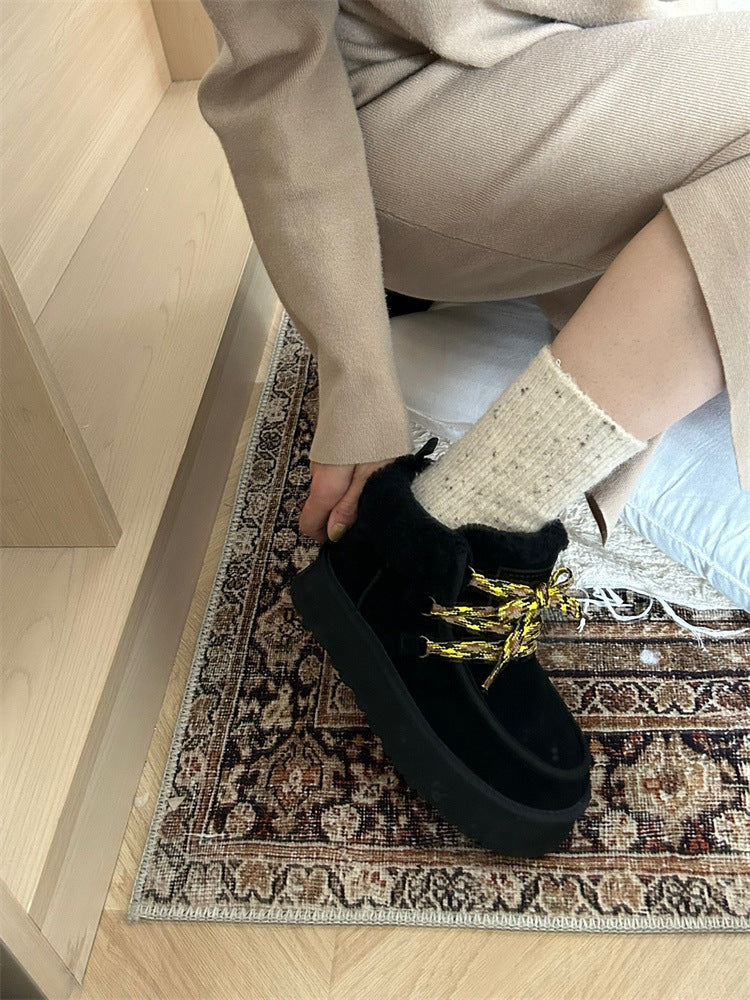 Thick-soled snow boots