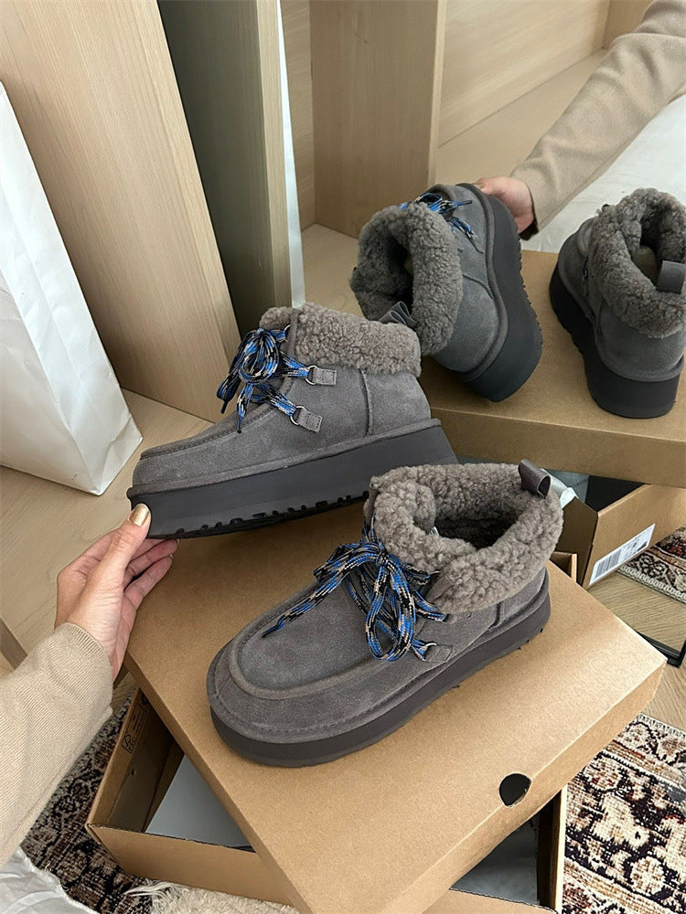 Thick-soled snow boots