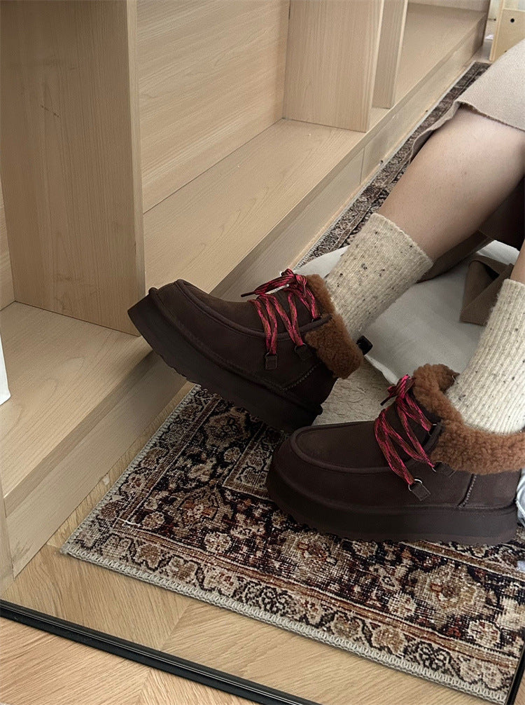 Thick-soled snow boots
