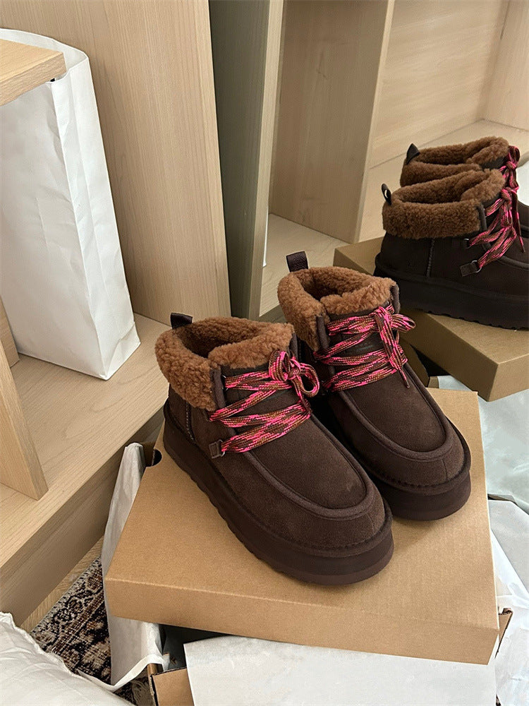 Thick-soled snow boots